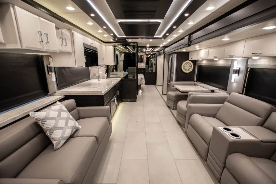 2026 Newmar Mountain Aire 4118 | Photo 3 of 44