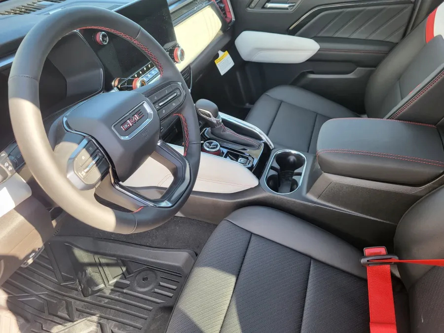 2026 GMC Canyon 4WD AT4X | Photo 11 of 25