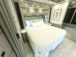 2026 Newmar London Aire 4551 | Thumbnail Photo 13 of 33