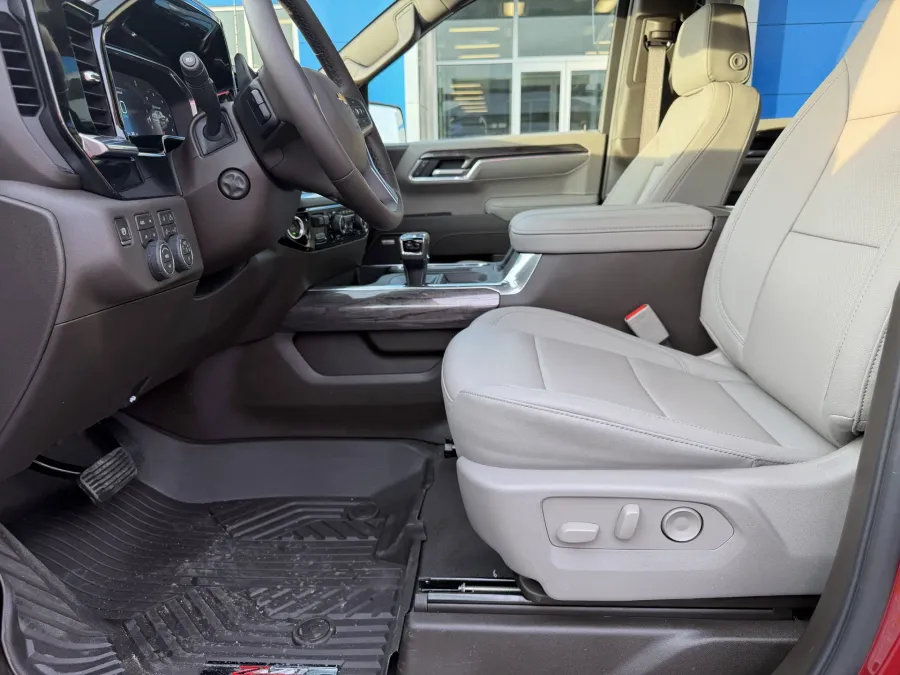 2026 Chevrolet Silverado 1500 LTZ | Photo 14 of 20
