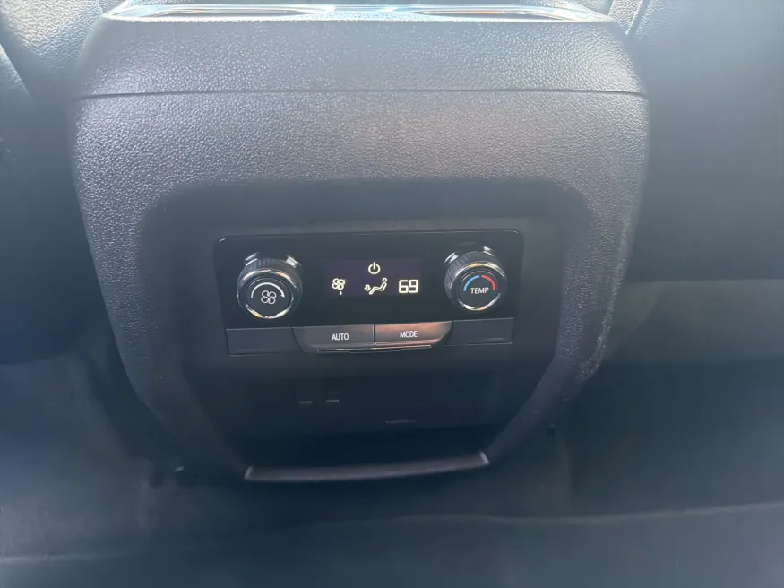 2025 Chevrolet Traverse AWD LT | Photo 12 of 22