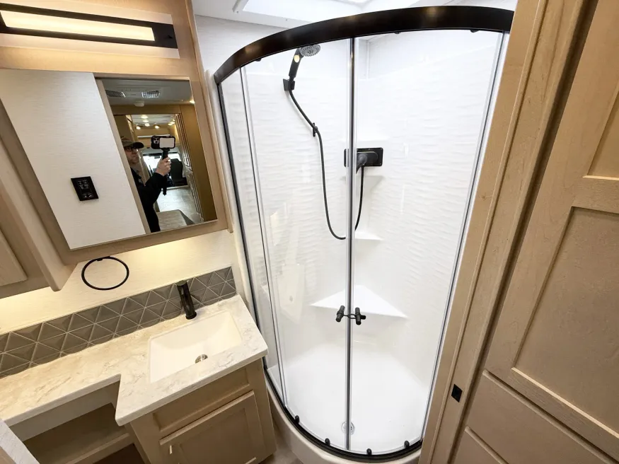 2026 Renegade Valencia 39RB | Photo 18 of 29