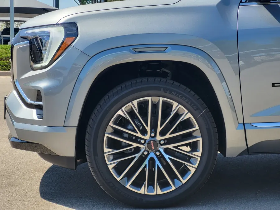 2026 GMC Terrain Denali | Photo 8 of 25