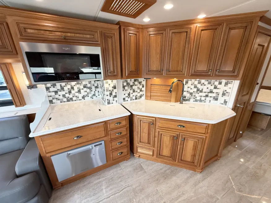 2020 Newmar Dutch Star 4328 | Photo 11 of 31