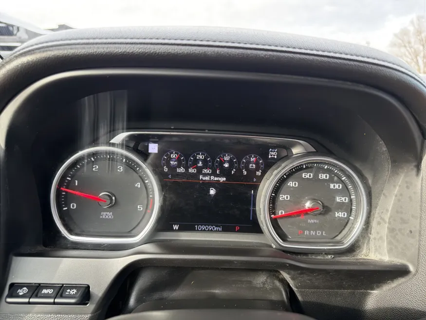 2022 Chevrolet Silverado 2500HD High Country | Photo 19 of 22