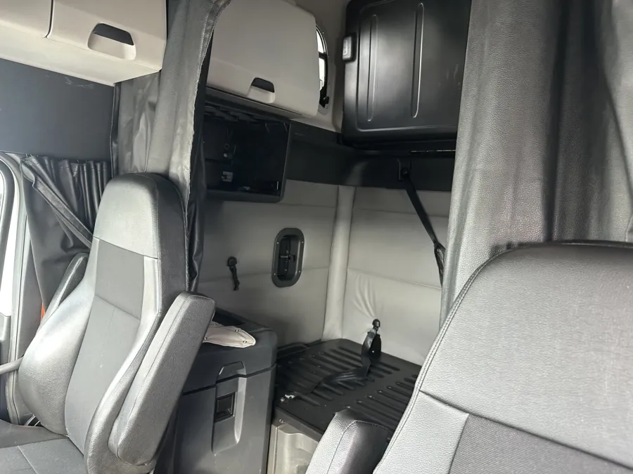 2022 Freightliner Cascadia | Photo 13 of 22