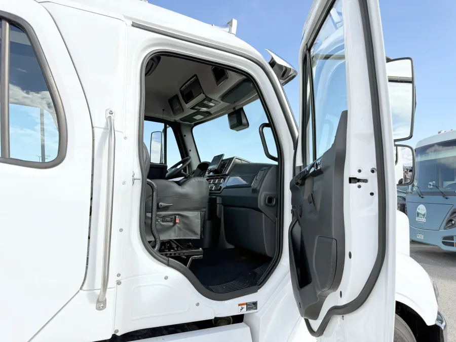 2026 Freightliner M2 112 SUMMIT HAULER | Photo 19 of 21