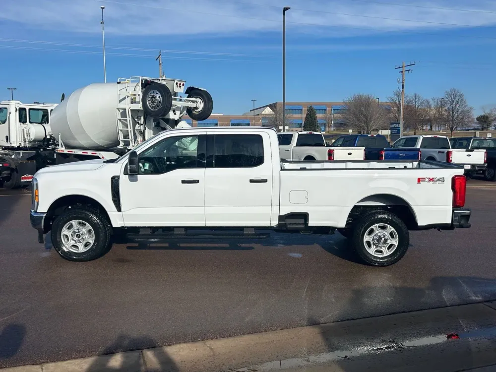 2026 Ford Super Duty F-350 XLT