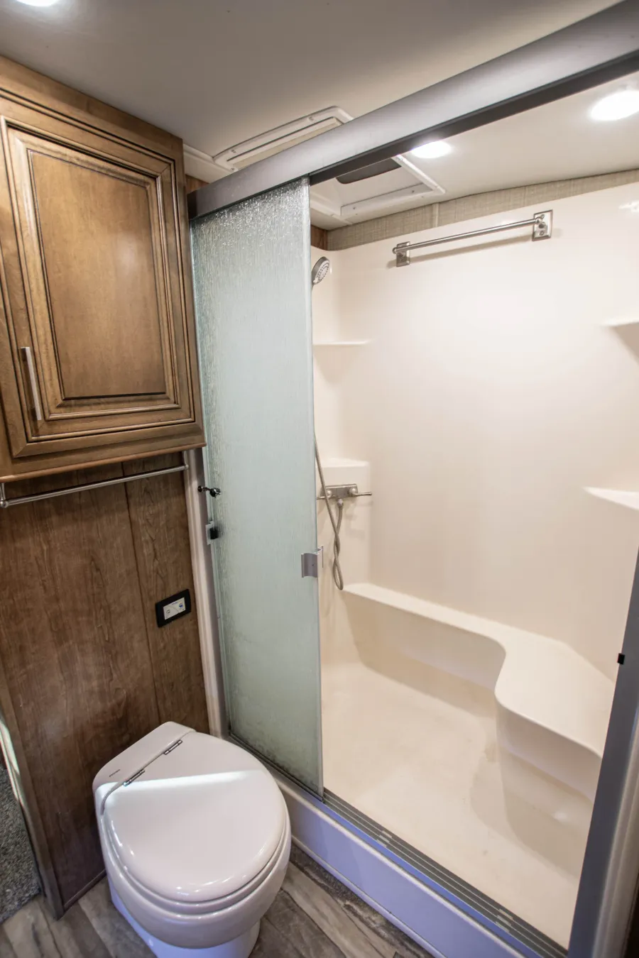 2019 DRV Mobile Suites 39 DBRS3 | Photo 18 of 20