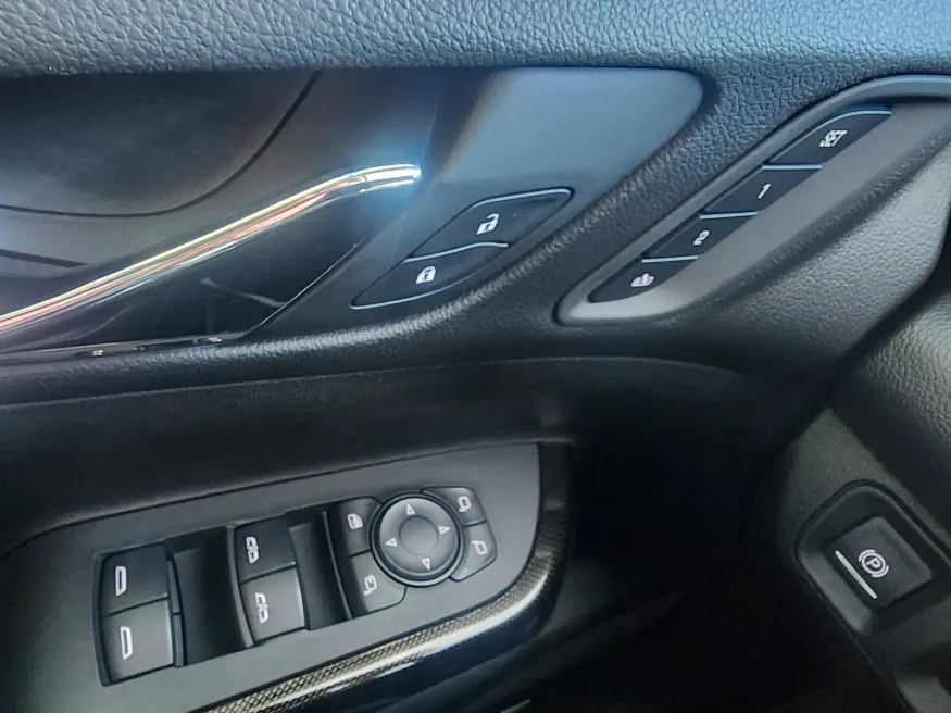 2023 GMC Acadia AT4 | Photo 22 of 29