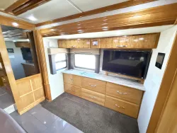 2013 Newmar King Aire 4584 | Thumbnail Photo 15 of 33