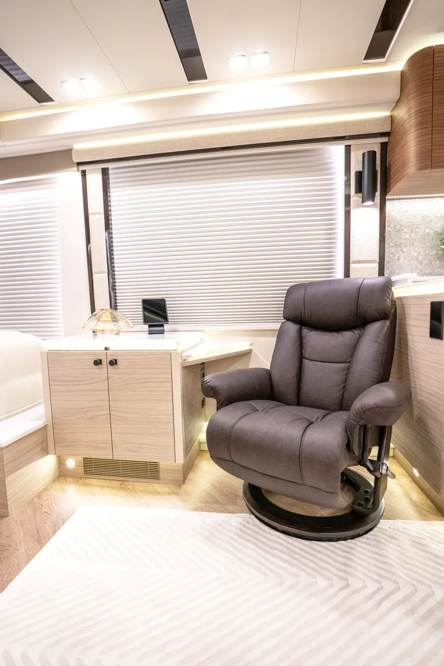 2026 Emerald Luxury Coaches Prevost H3-45 Triple Slide | Photo 6 of 23