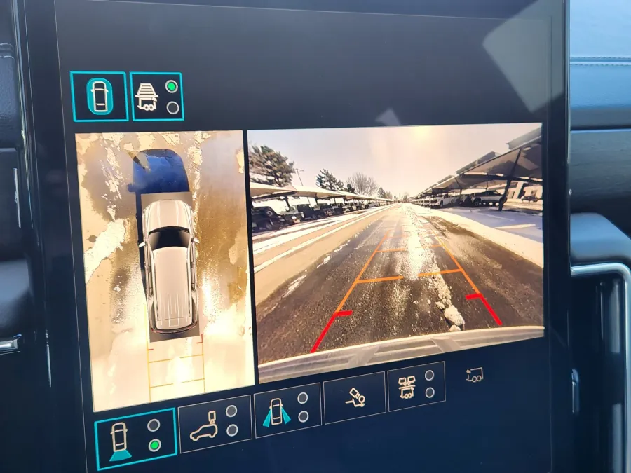 2025 GMC Yukon Denali Ultimate | Photo 14 of 24