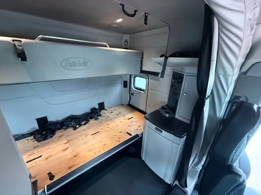 2022 Peterbilt 567 | Photo 14 of 18