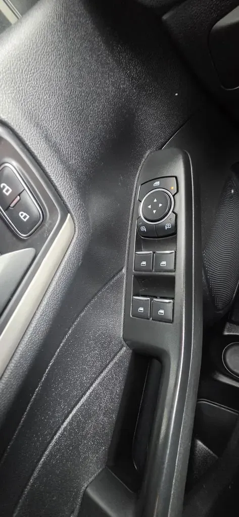 2022 Ford Escape | Photo 11 of 28