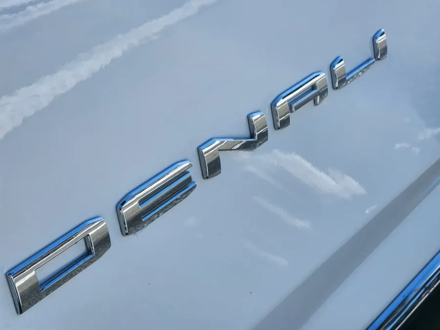 2025 GMC Yukon Denali Ultimate | Photo 7 of 24