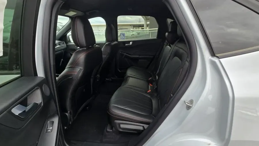 2026 Ford Escape Hybrid | Photo 30 of 32