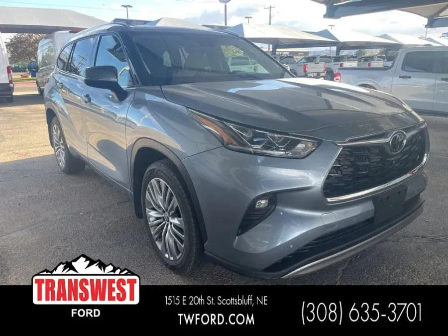 2022 Toyota Highlander | Photo 1 of 1