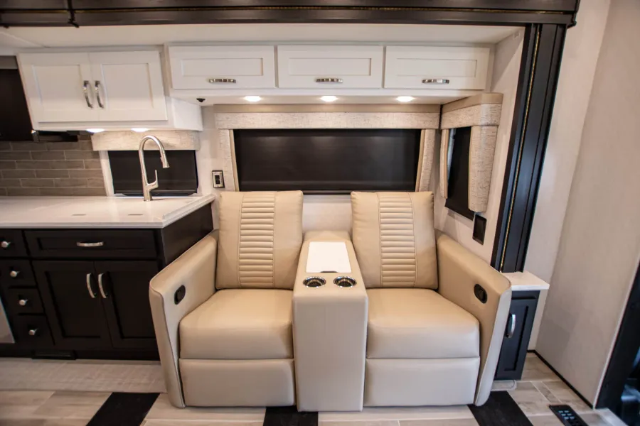 2026 Newmar Grand Star 3444 | Photo 12 of 23