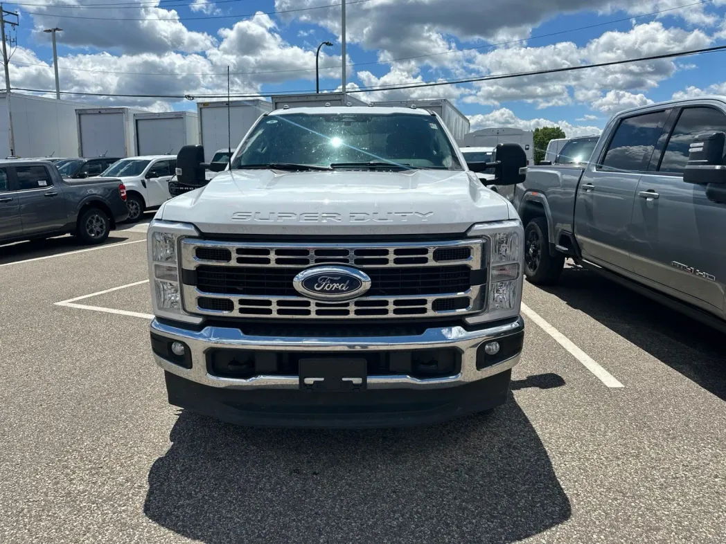 2024 Ford Super Duty F-350 XLT 