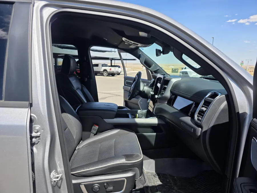 2025 RAM 1500 Laramie | Photo 12 of 17