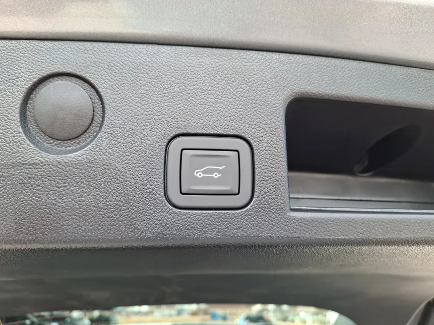 2026 Chevrolet Equinox AWD ACTIV | Photo 10 of 22