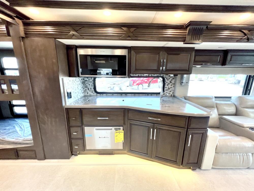 2023 Newmar Supreme Aire 4509 | Photo 12 of 37