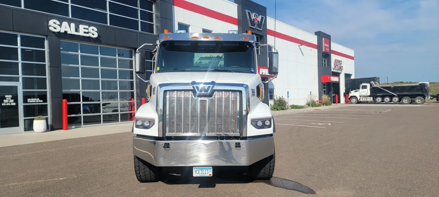 2024 Western Star 47X | Photo 4 of 17