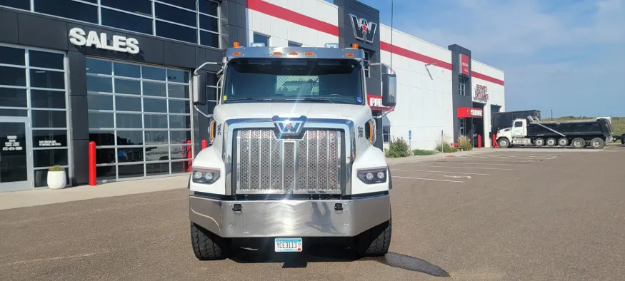 2024 Western Star 47X | Photo 4 of 17