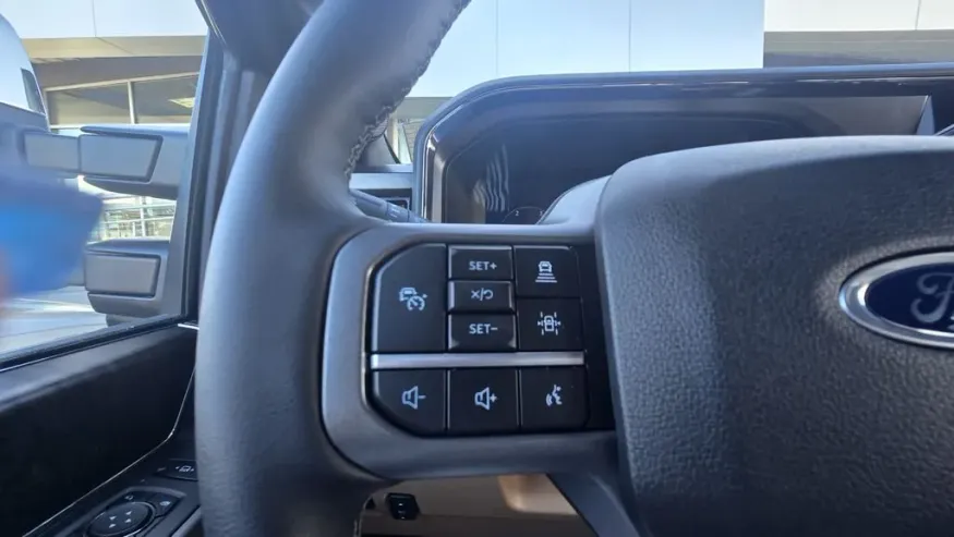 2026 Ford Super Duty F-350 | Photo 18 of 33