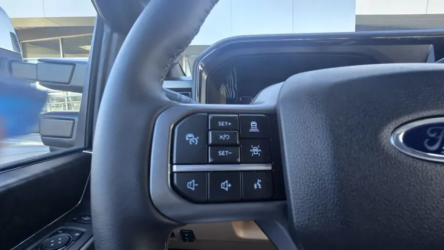 2026 Ford Super Duty F-350 | Photo 18 of 33