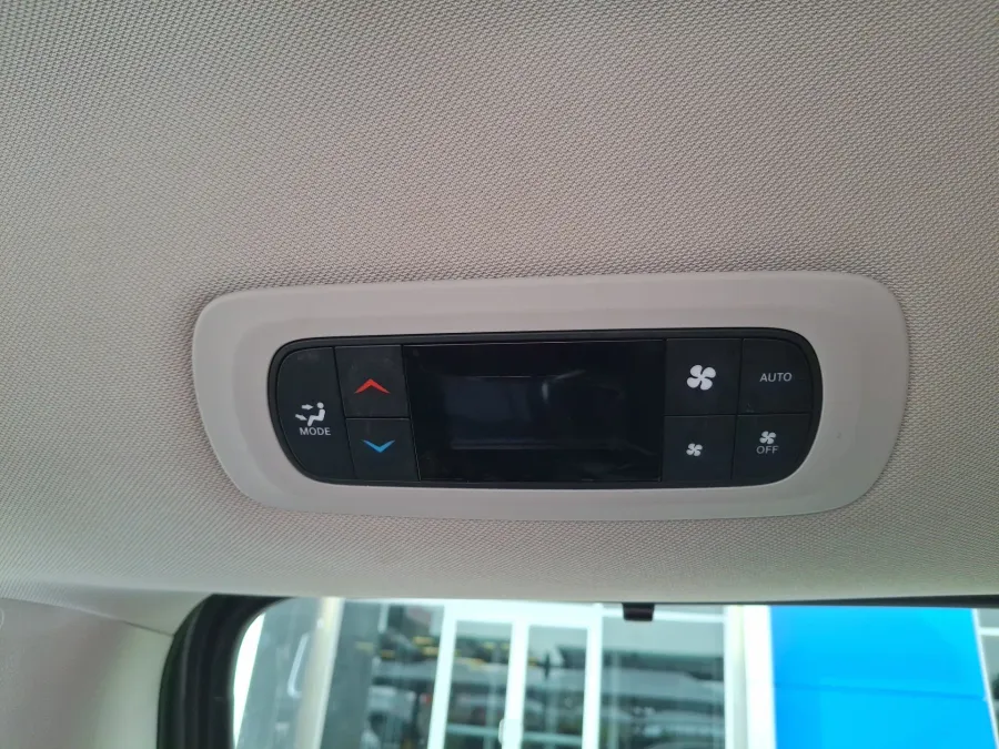 2023 Chrysler Pacifica Touring L | Photo 12 of 23