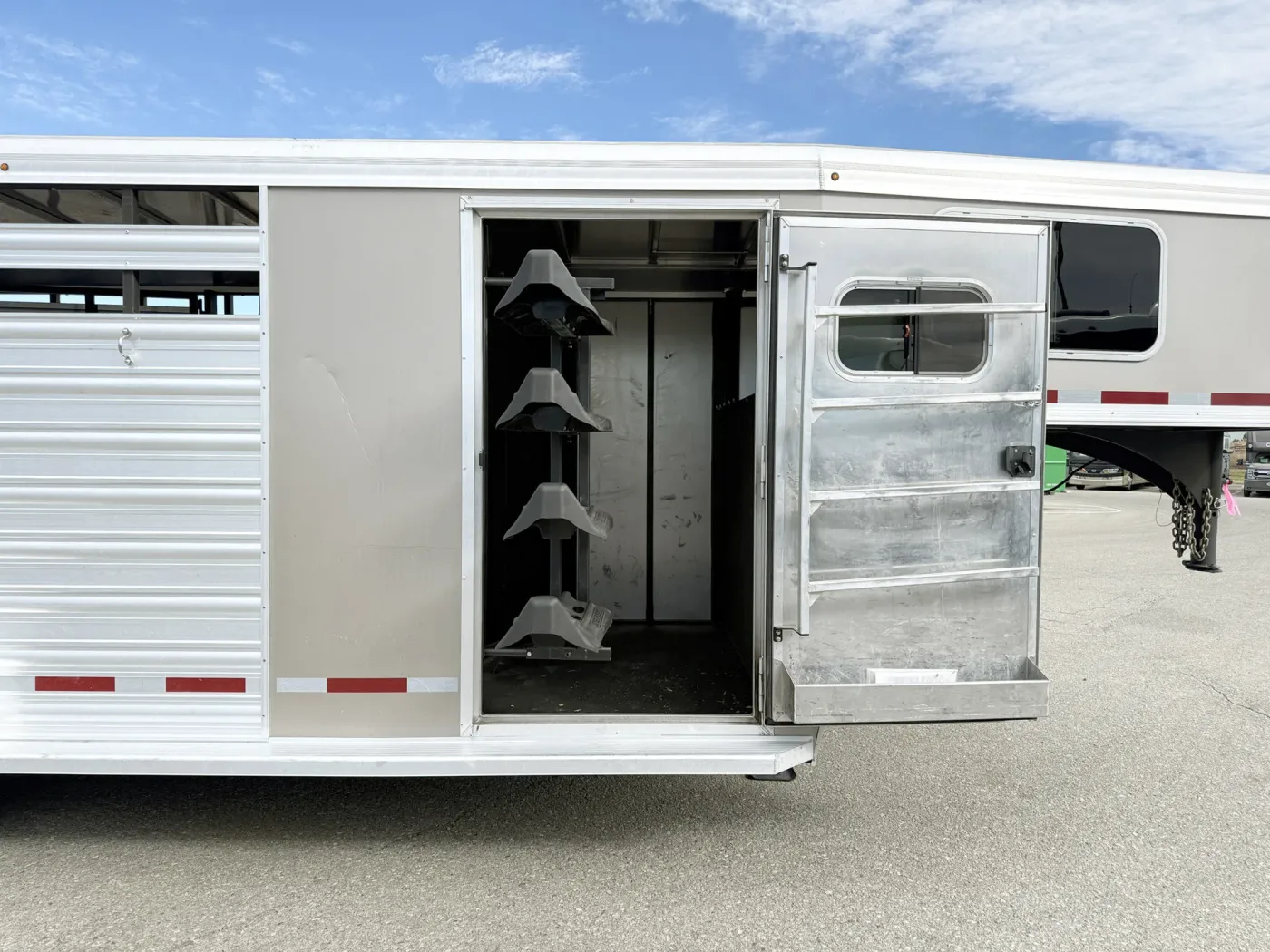 2022 Logan Coach Stock Combo | Photo 3 of 16