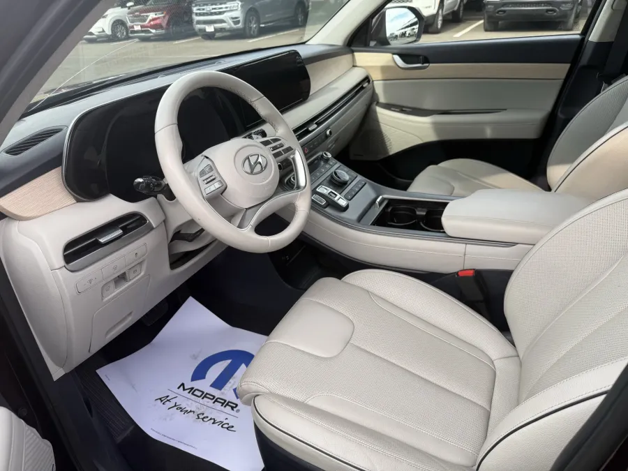2024 Hyundai Palisade Limited | Photo 16 of 26