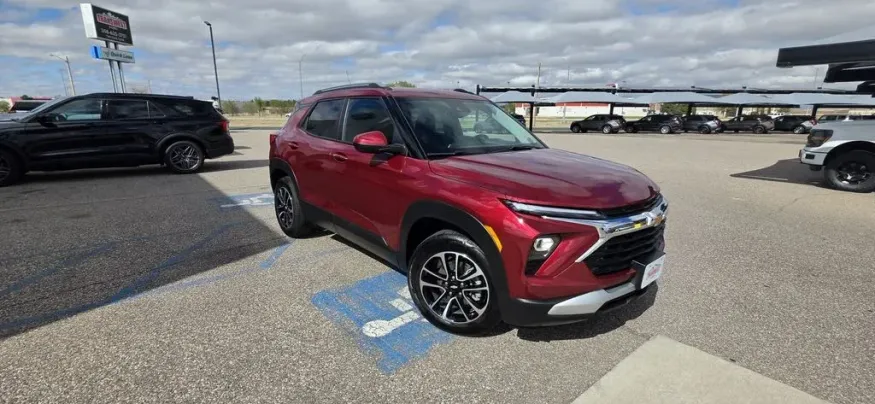 2024 Chevrolet Trailblazer | Photo 3 of 29