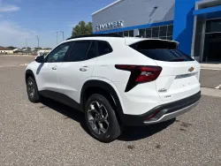 2025 Chevrolet Trax LT | Thumbnail Photo 2 of 20