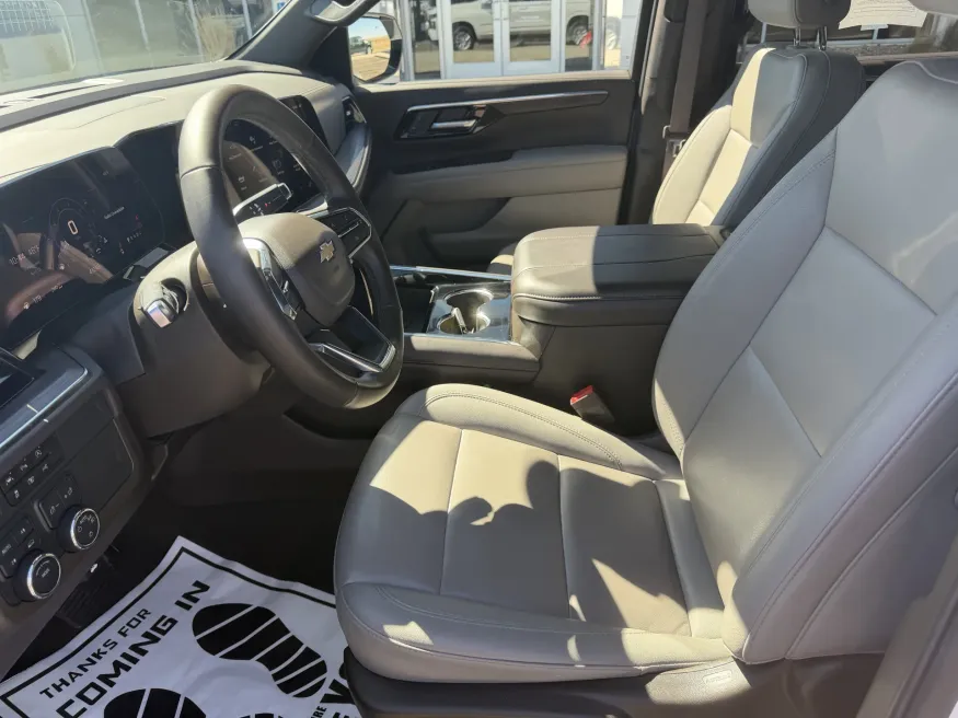 2025 Chevrolet Suburban LT | Photo 15 of 24