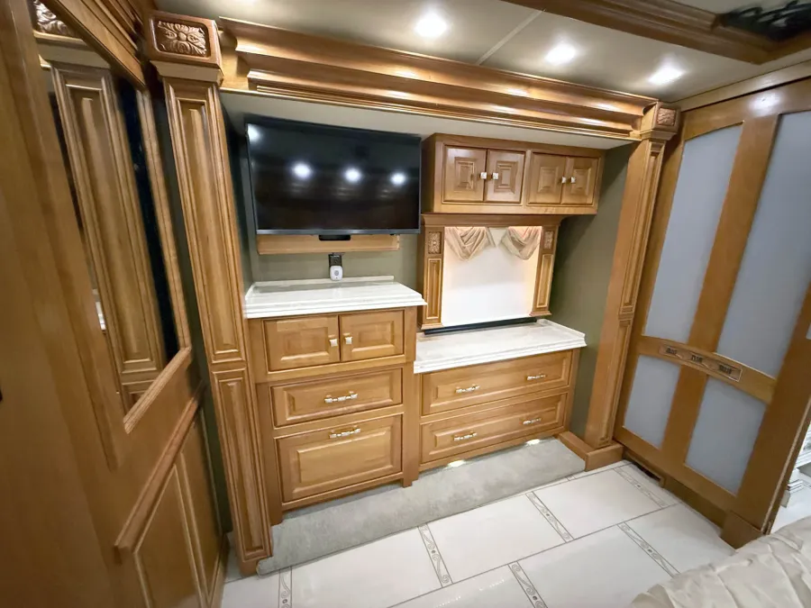 2013 Tiffin Zephyr | Photo 15 of 32