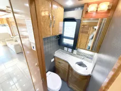 2013 Newmar King Aire 4584 | Thumbnail Photo 13 of 33