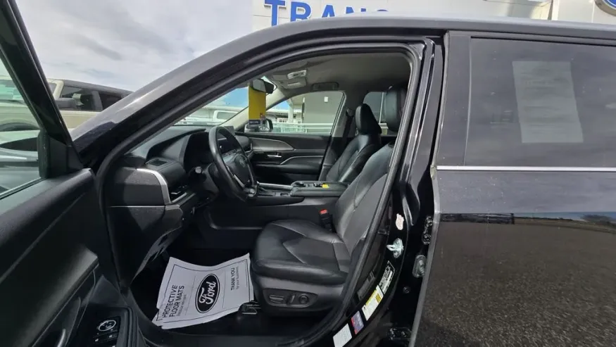 2024 Toyota Grand Highlander | Photo 14 of 26