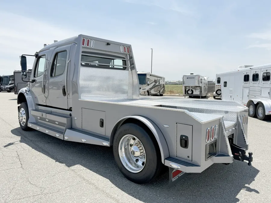 2025 Freightliner M2 106 Plus Summit Hauler | Photo 17 of 26