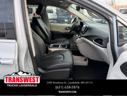 2024 Chrysler Pacifica Touring L | Thumbnail Photo 21 of 24