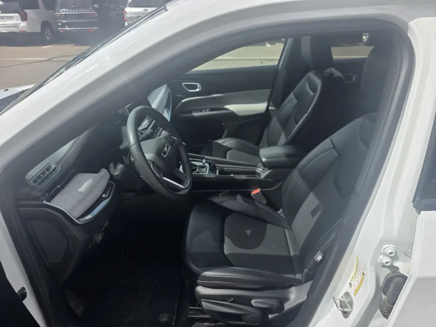 2024 Jeep Compass Latitude | Photo 10 of 21
