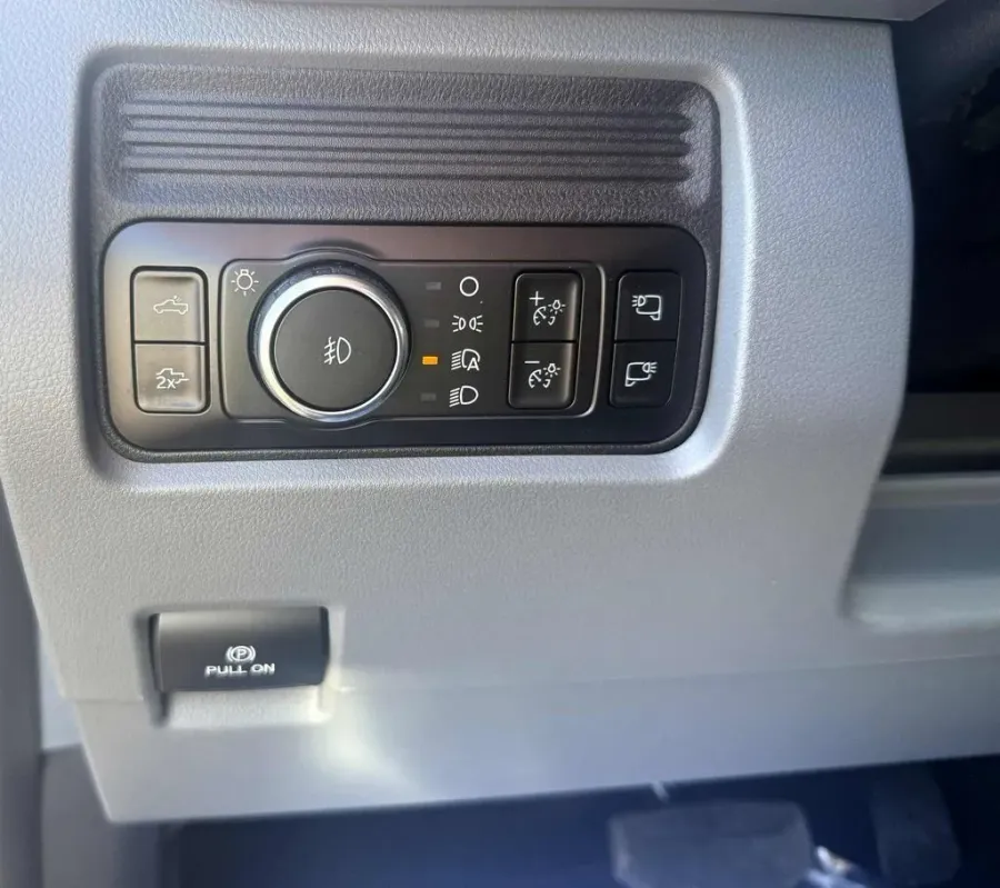 2026 Ford Super Duty F-350 | Photo 11 of 23