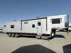 2025 Logan Coach Ultimate Sports Hauler | Thumbnail Photo 1 of 33