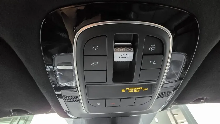 2022 Hyundai Santa Fe | Photo 27 of 33