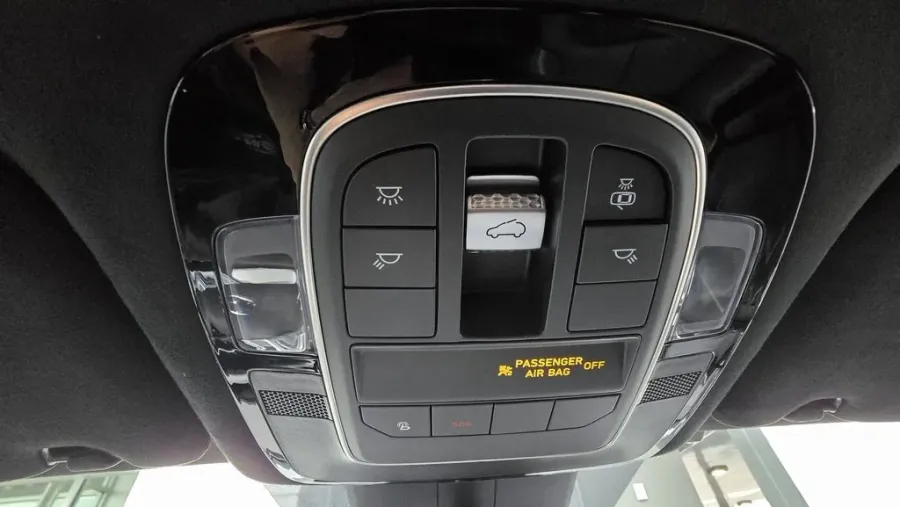 2022 Hyundai Santa Fe | Photo 27 of 33