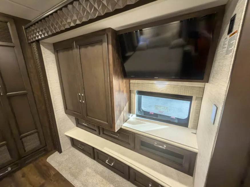 2023 Newmar Bay Star 3408 | Photo 25 of 38