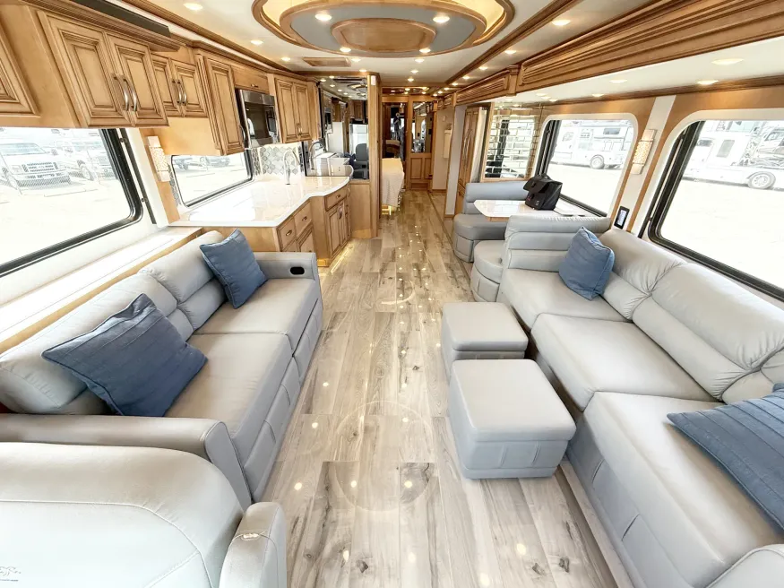 2022 Newmar Essex 4551 | Photo 3 of 32