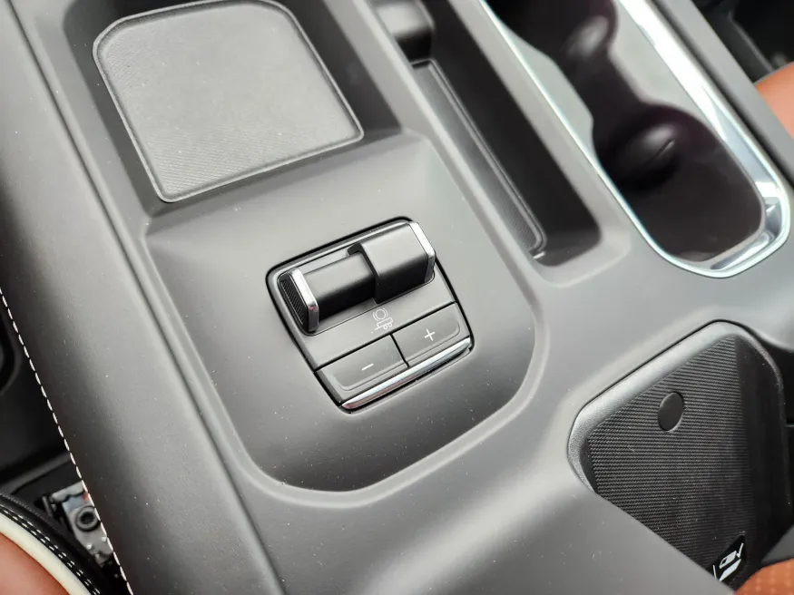 2026 GMC Sierra 2500HD Denali Ultimate | Photo 27 of 31